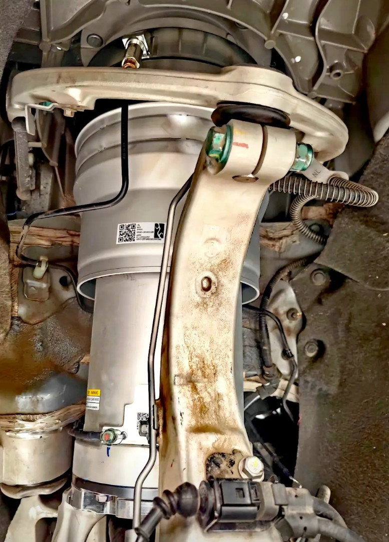 比亚迪的“筷子悬架”？那请问还有谁比它粗点？比亚迪的工程个个都是人才，这都能