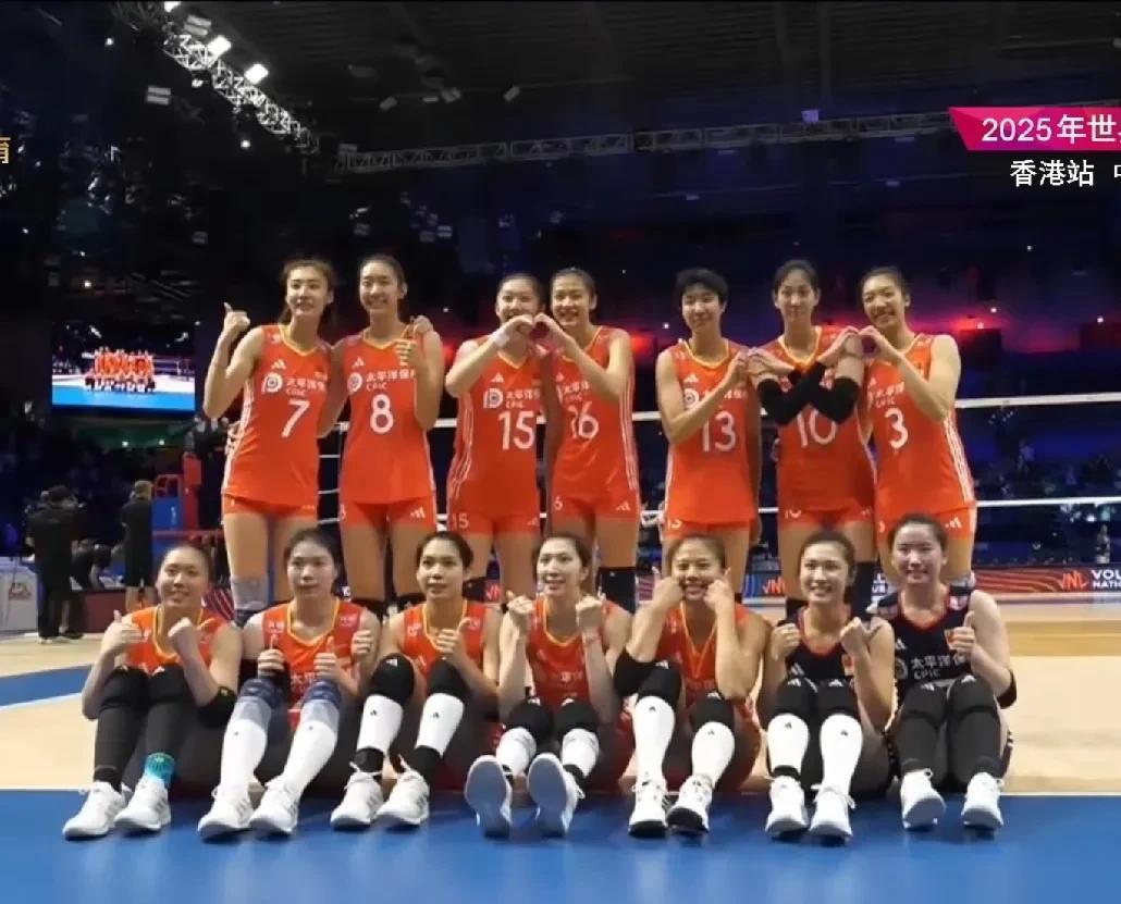 中国女排第四局终于25-22赢下了，中国女排3-1战胜了捷克女排，取得了香港站首