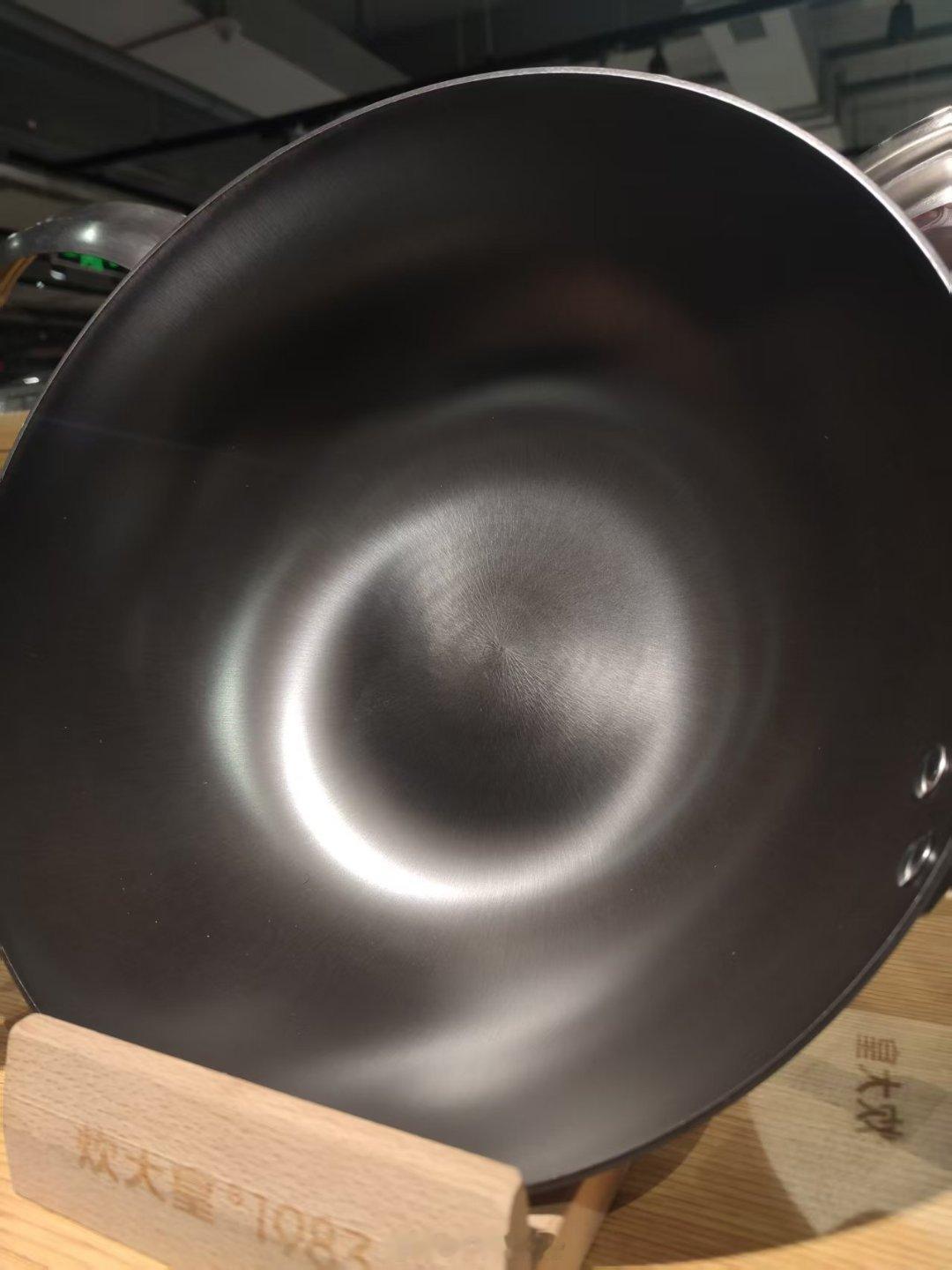 逛超市总喜欢看厨具的男人~