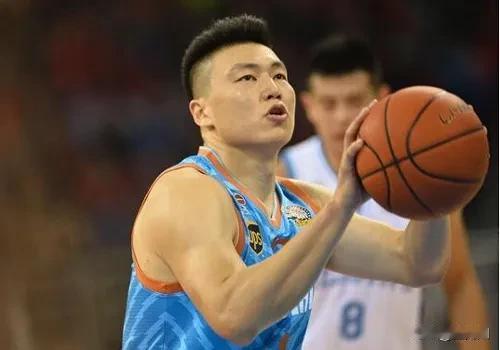 李根，外号焦作勒布朗，可以说他是CBA历史上最幸运的人。因为李根在CBA历史上只