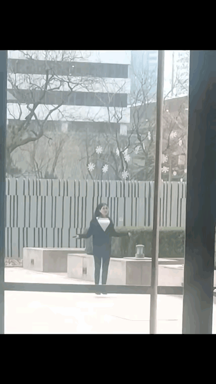 难怪大爷饭都不吃，能在这看一天，我也能在这呆一天。