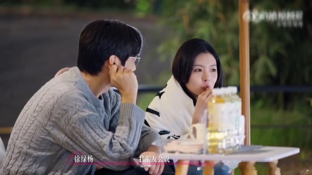 还以为柳柳周佑凌在拍现偶周佑凌好宠柳柳半熟恋人周佑凌盯着柳柳看的时候，眼里根本