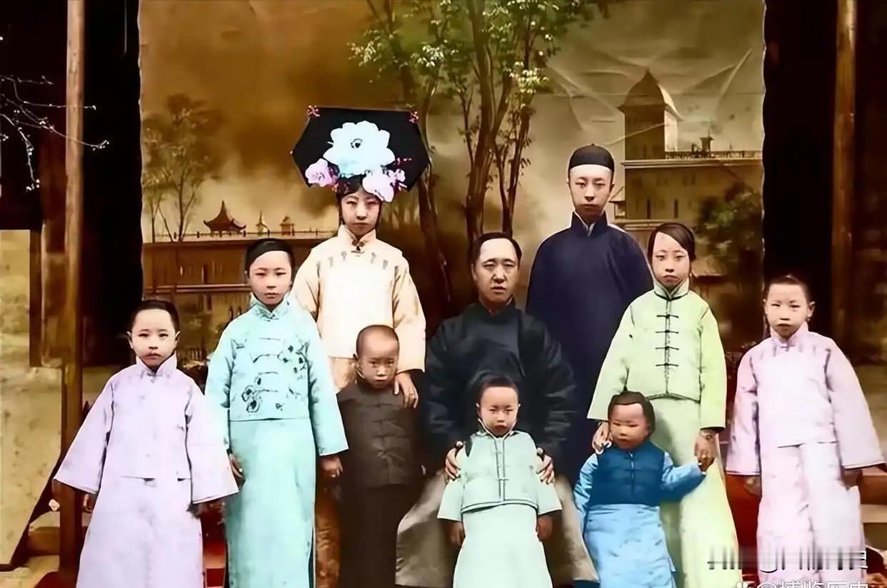 清朝灭亡后，格格们都嫁给了谁？好几位大明星，其实都是皇室后裔，一提到“格格”，你