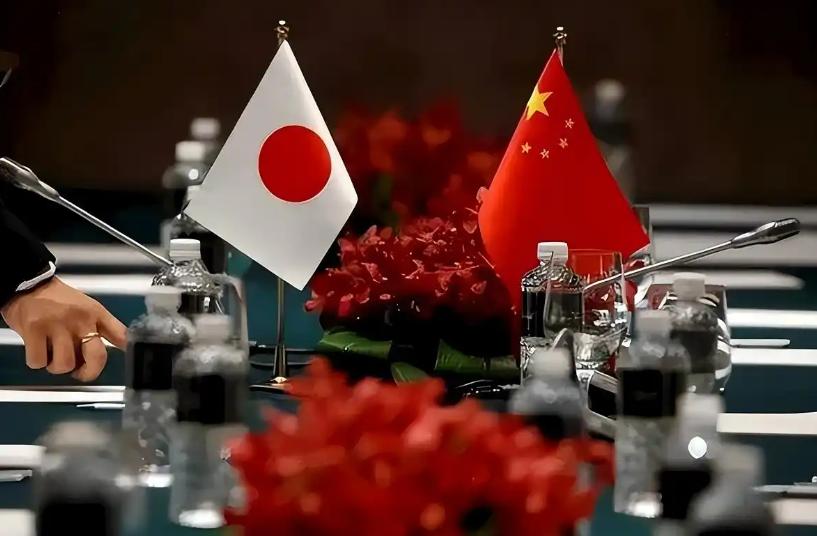 日本半死了，如果只有中国采取限制措施，日本或许还能勉强周旋，可如今从贸易、产业链