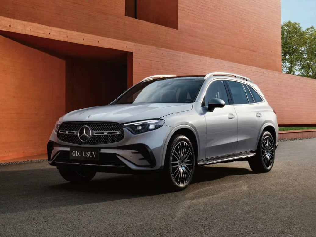 今早偶然间发现，路上的奔驰GLC还真挺多，等个红绿灯就能看见好几辆。看了下销量，