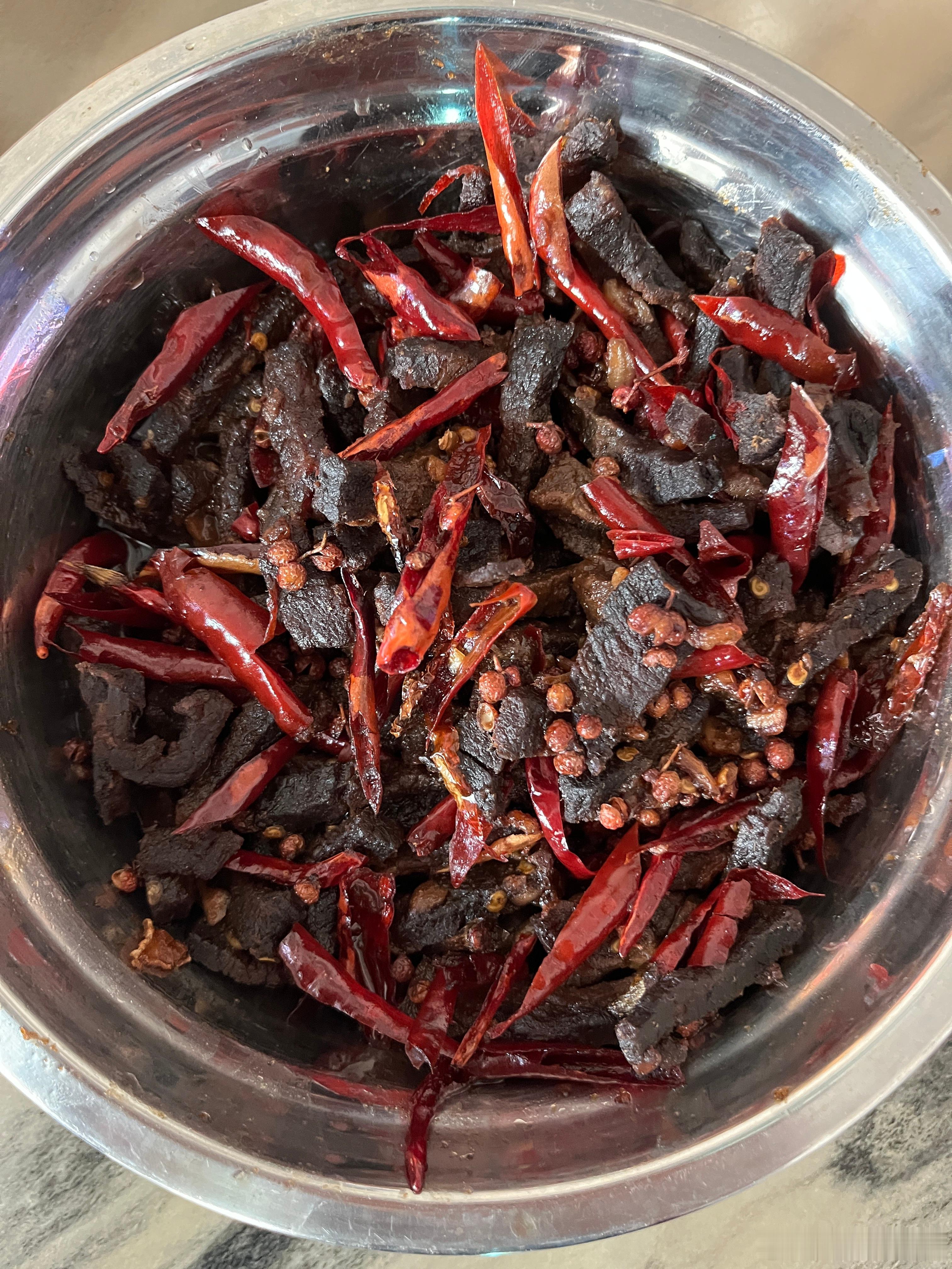 今天来婆婆这里吃饭，好丰盛，每个菜我都爱吃。公公做的菜，我和公公说，好不容易瘦三