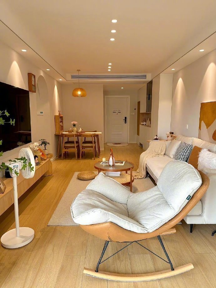 生活的烟火气息，恰在这四季变换的房间里～