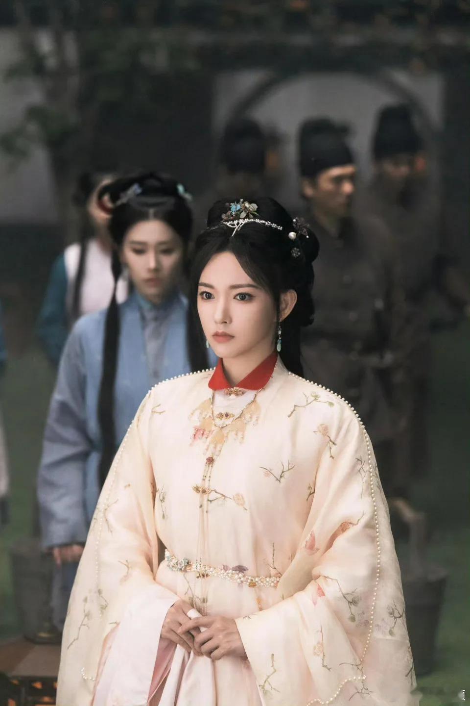 程潇上一秒态度姐下一秒茶媚子程潇恶女味谁能拒绝程潇的双面魅力？上一秒是气场全