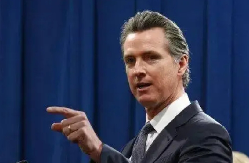 美国加州这个州长纽森想竞选下届总统，这次想积攒人气，甚至要自立为王。不过根据古今