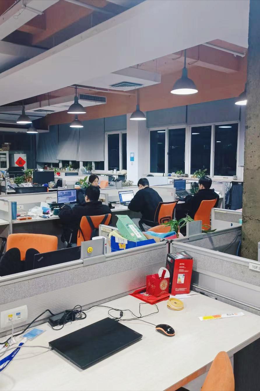 年底找工作这事，真像开盲盒。有人提醒说年底招聘多是“虚假繁荣”，岗位看着多，