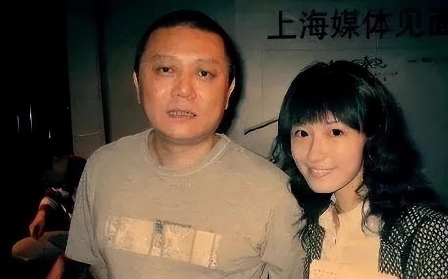 2005年，王朔给分手一年多的徐静蕾打电话：过来帮我搬家！徐静蕾赶过去一看，这位