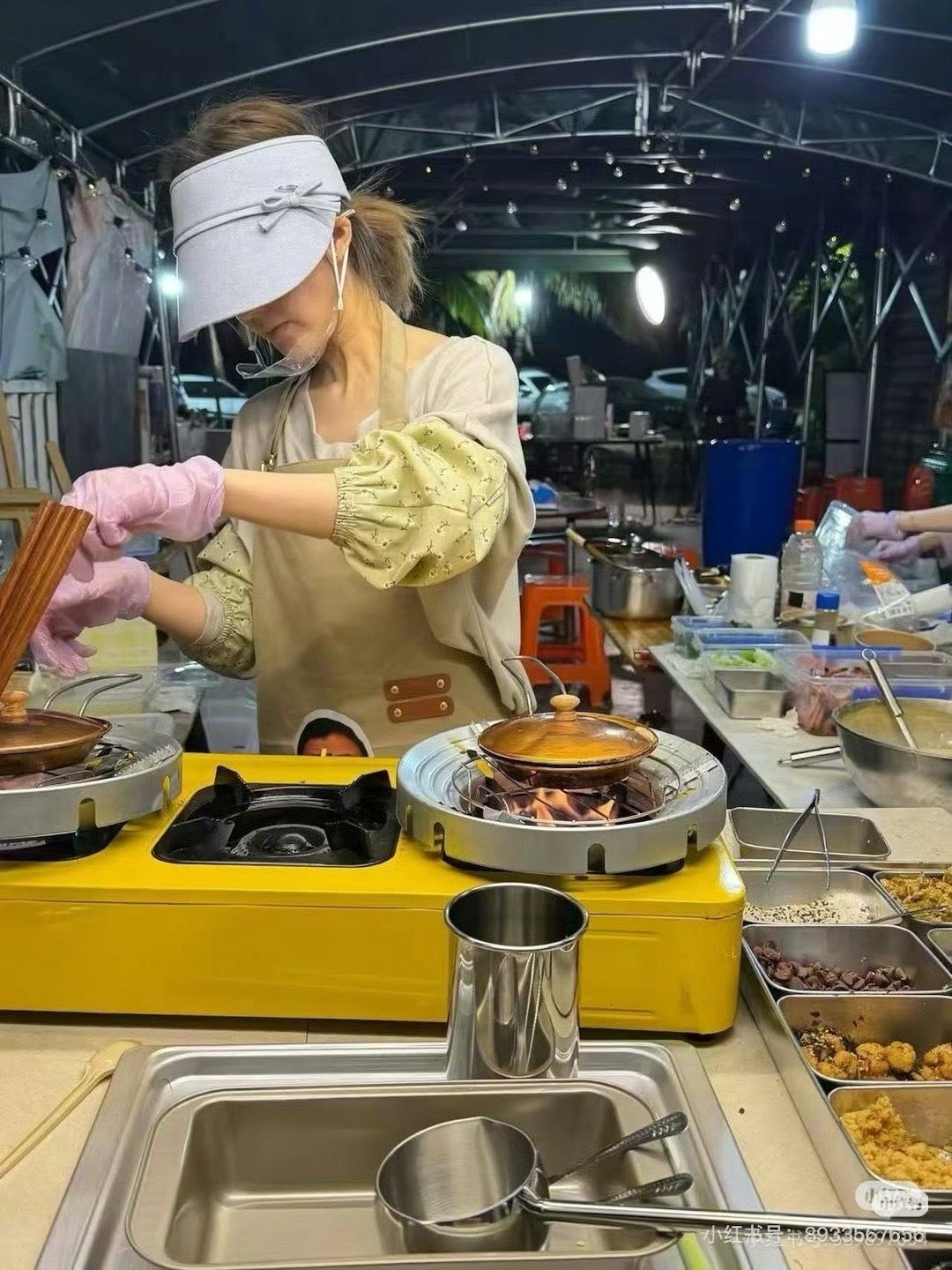 赵露思在海南摆摊🈶️，有遇见的吗