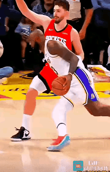 詹：乔丹会的我都会[捂脸哭]