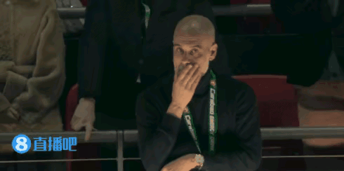 瓜迪奥拉鼻子一酸，球迷们彻底破防了！联赛杯决赛曼城2：0阿森纳，夺得冠军，曼