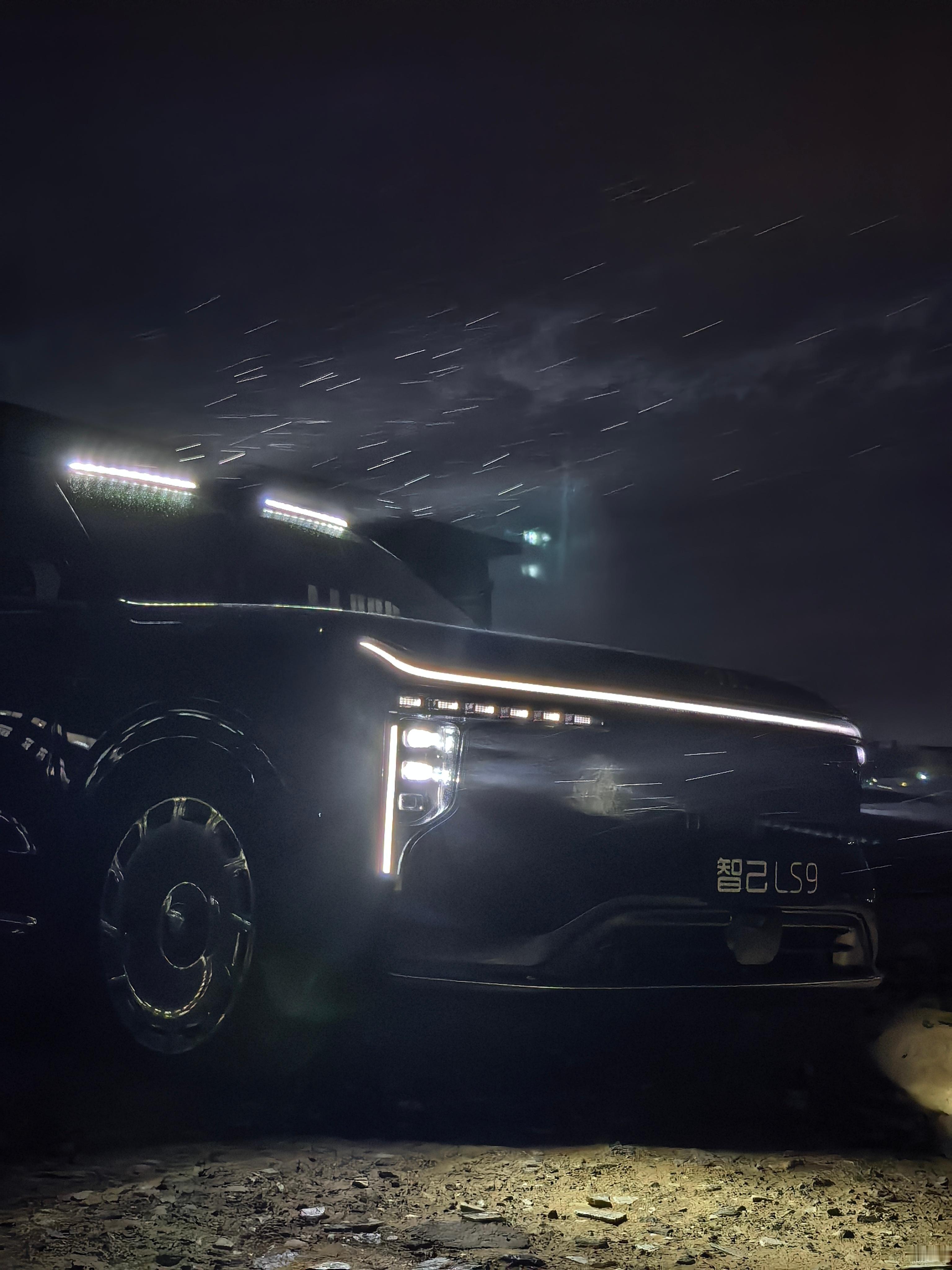 越野车带个顶射灯说真心话，太TM帅了