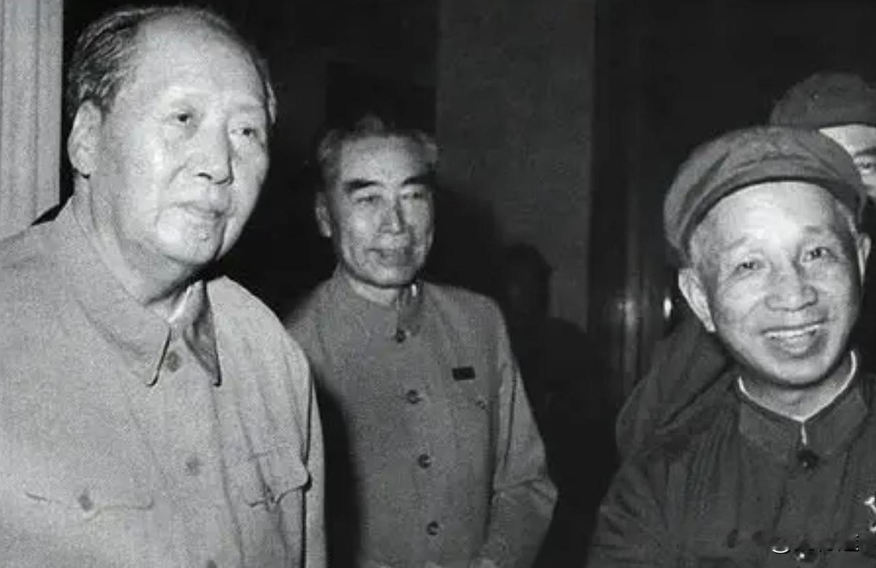 主席心中：粟裕堪比元帅粟裕这个人，一生不爱张扬。别人争来争去，他常常往后退半