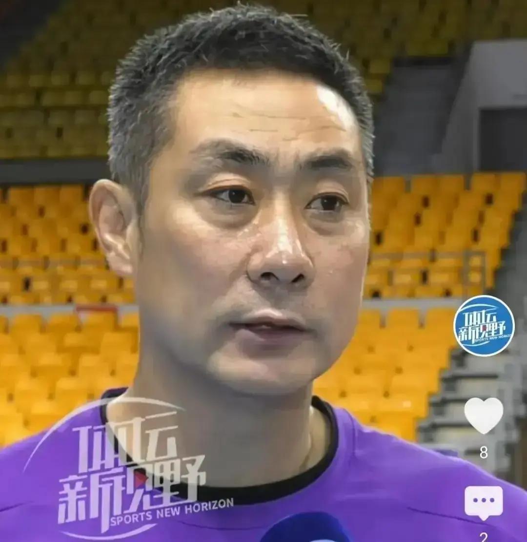 天津队把发球轰到102km/h，却把自己轰出了18%的失误率。江苏这群姑娘