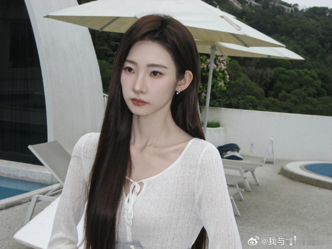 175的张艺凡被铁板弹回来了张艺凡卯足了劲踢到了铁板张艺凡怎么这么可爱啊，认认真