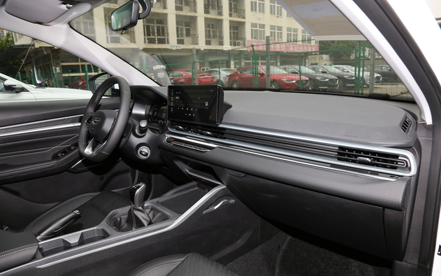 四代帝豪手动豪华版已经有个别4儿子店已到车！某帝已上照片，各个方面都感觉还可以