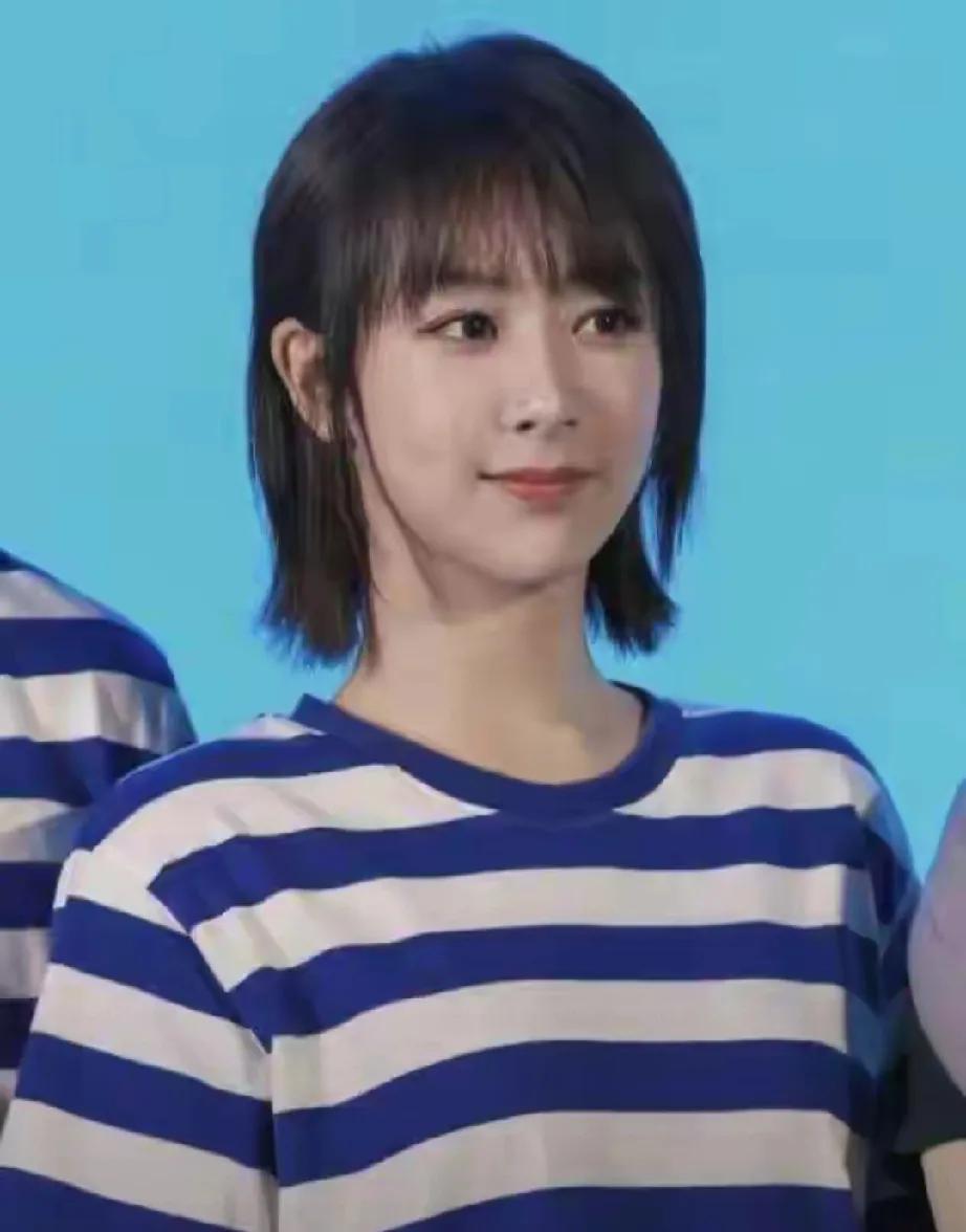 杨紫这星途，真是“一波未平一波又起”！刚获央视频官宣认证，在高原拍戏的敬业劲儿获