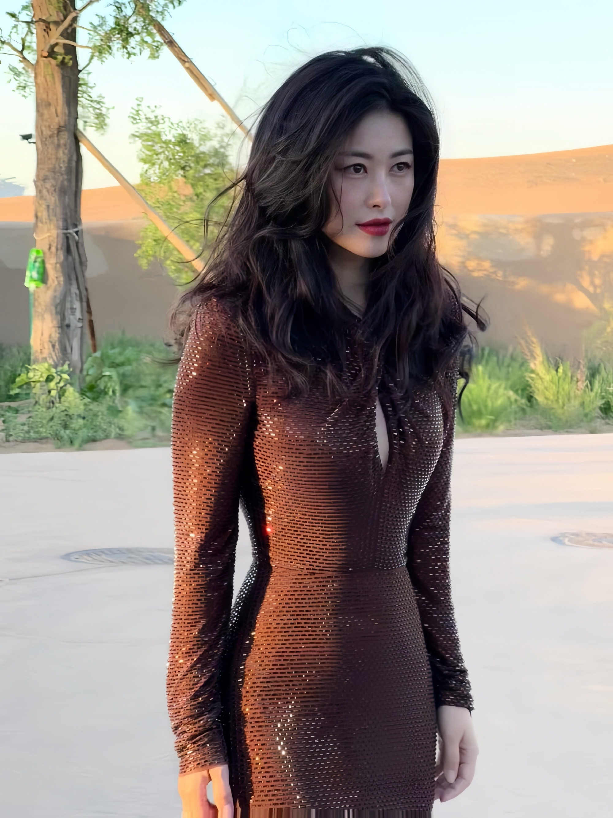 朱珠朱珠内娱收藏主理人始于颜值，陷于审美，忠于气质！朱珠把艺术底蕴融入骨子里，松