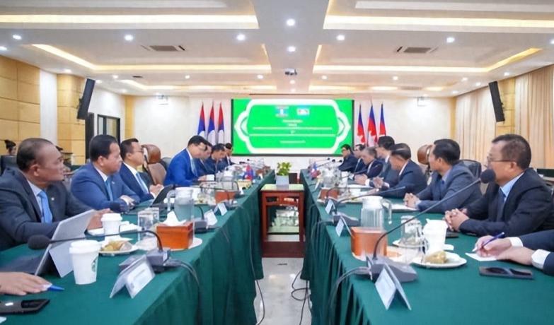 柬埔寨借助中老铁路出口农产品给中国！现在柬埔寨看到中老铁路的作用了吧！柬埔寨