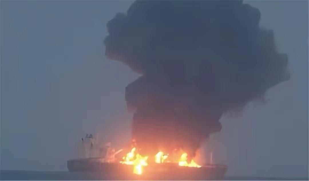 真有人想钱想疯了，伊朗那边正打仗呢，还开船去拉油，简直不要命了！3月7