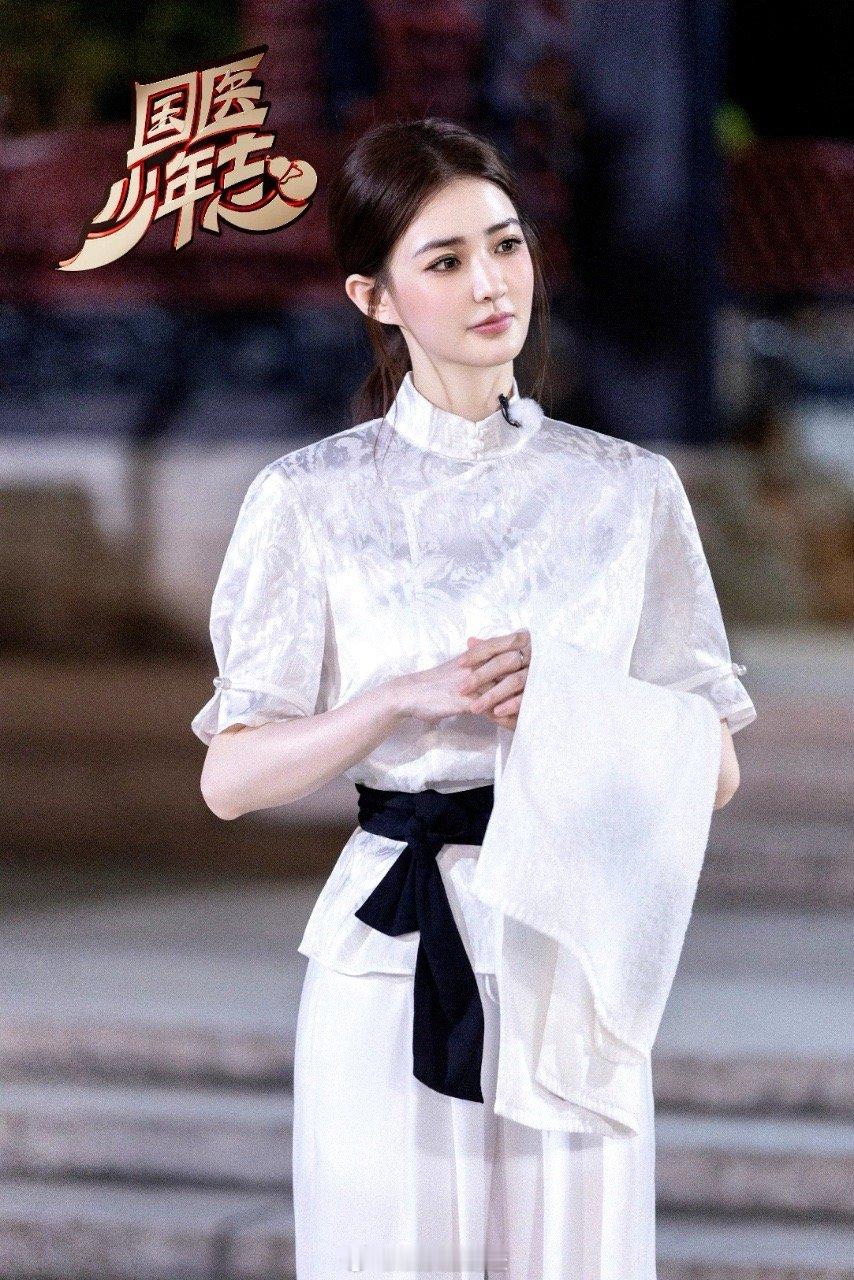 徐璐太美啦随手一截都是壁纸级画面，徐璐的颜值真的在持续输出心动值。皮肤状态好到发