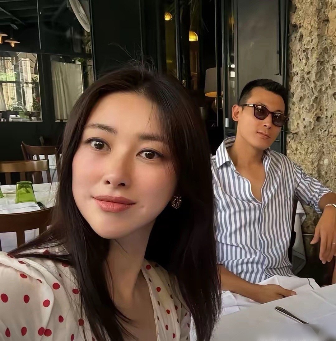 朱珠的老公真帅呀，帅哥美女，很有夫妻相​​​