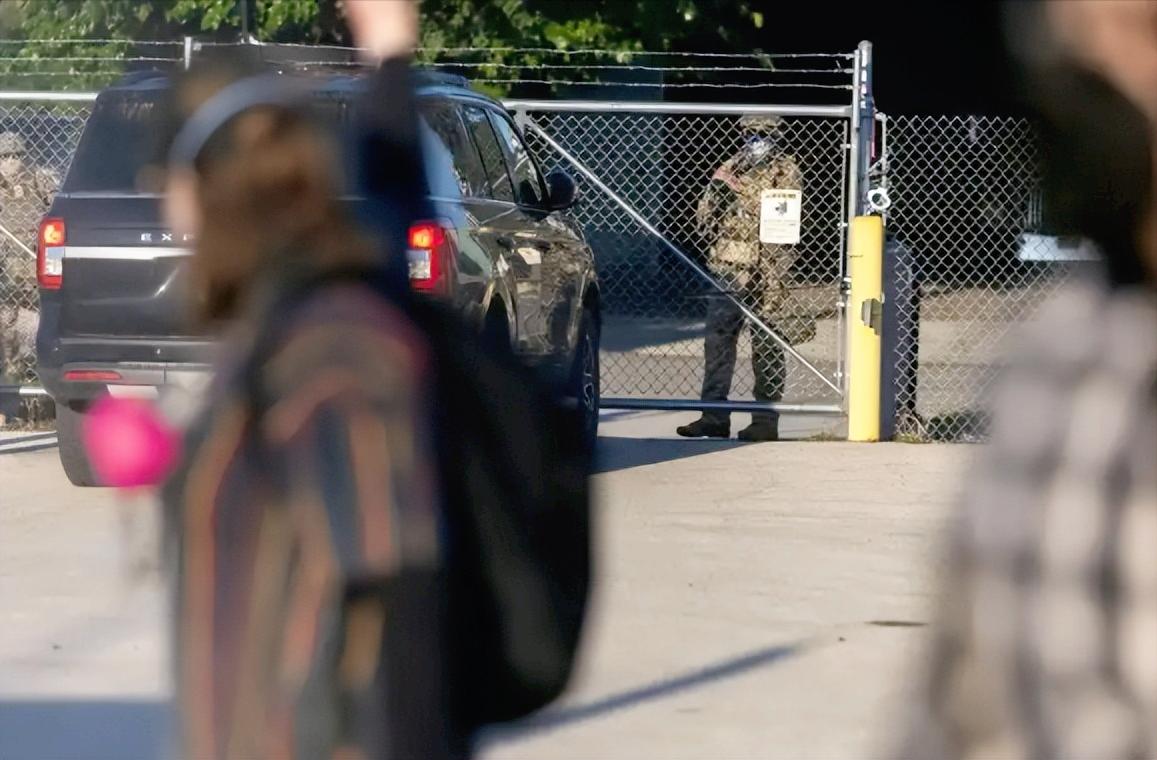 最近美国明尼阿波利斯市出了件让人咋舌的事，联邦特工抓非法移民事，居然打死了一个普