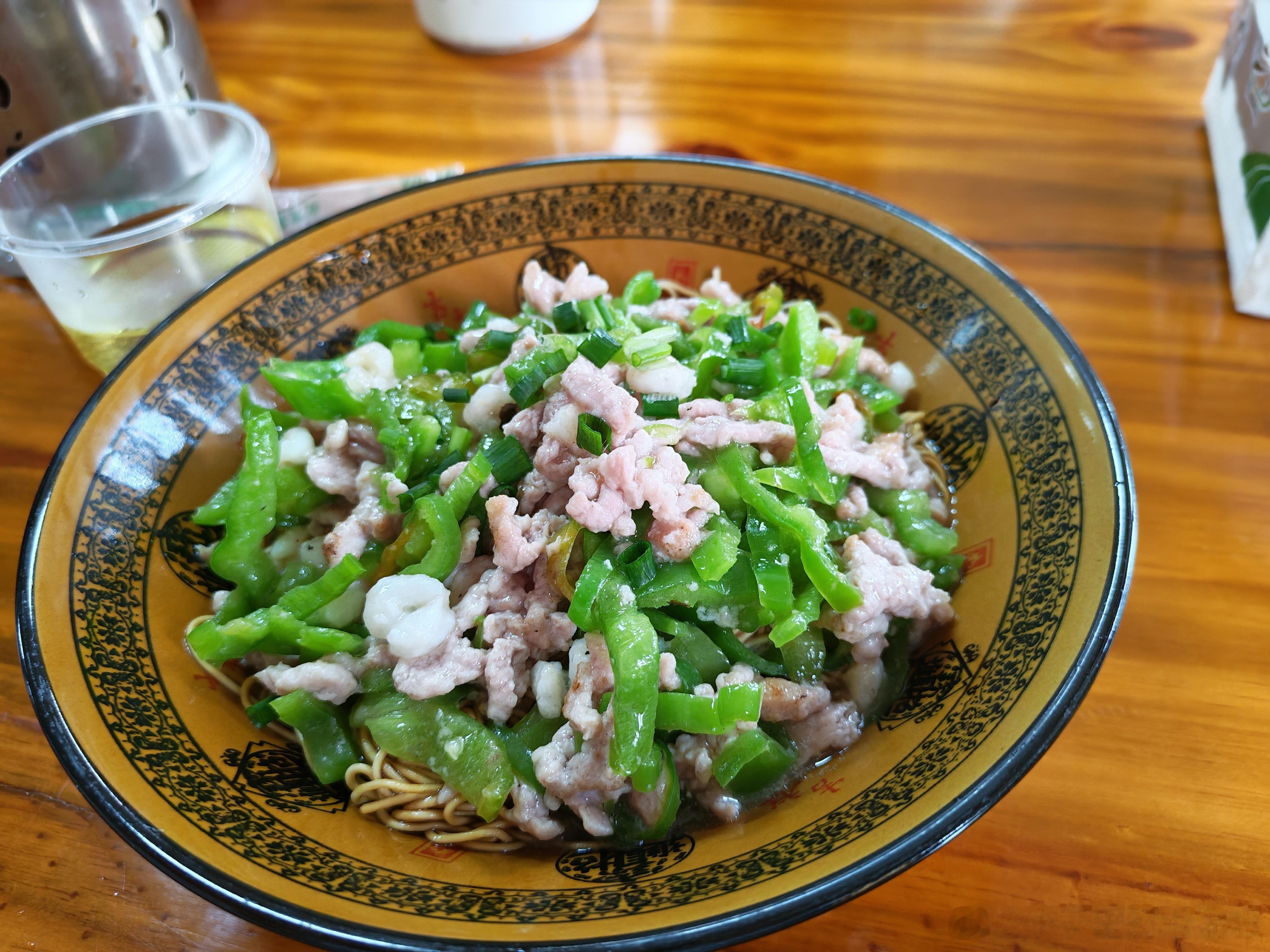 牛哥请我吃遍大街小巷的面青椒虾仁肉丝面