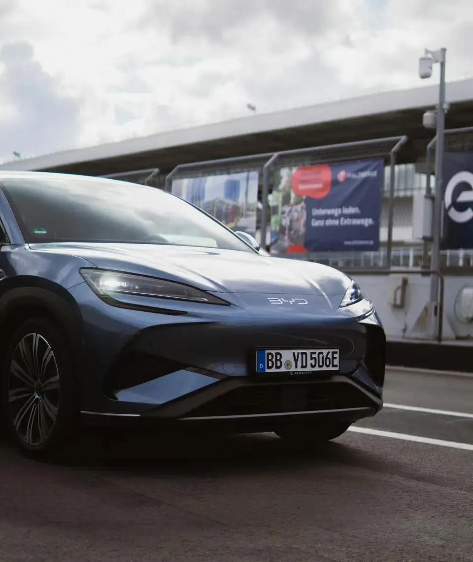 很多人说，国产新能源汽车到了欧洲，根本没人买。都在堆在码头，骗取国家补贴。尤其是