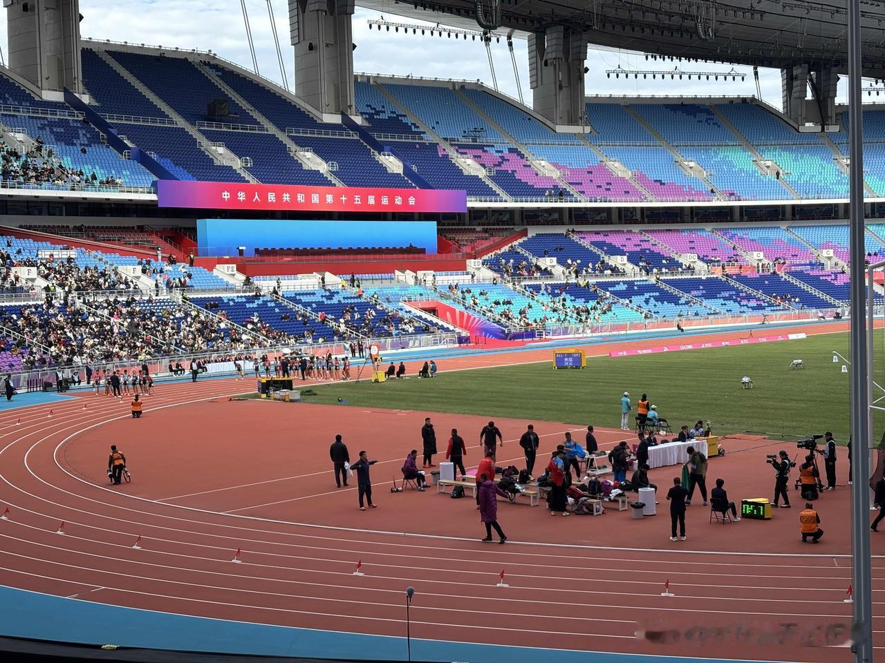 刚刚看的全运会男子10,000米决赛结果如下：🥇金牌：蒋发坤（云南队）成