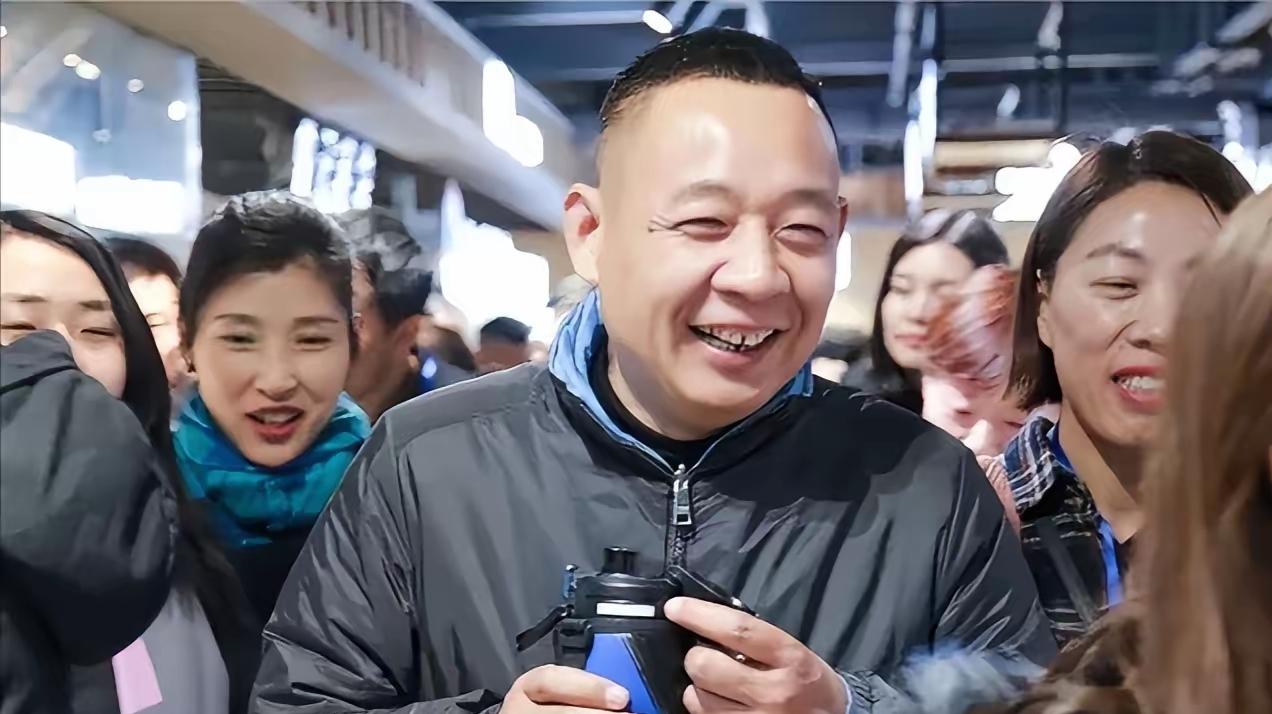 🌛于东来又放了一个大招，整个中国企业界再次陷入了集体沉默。3月8日，胖东来