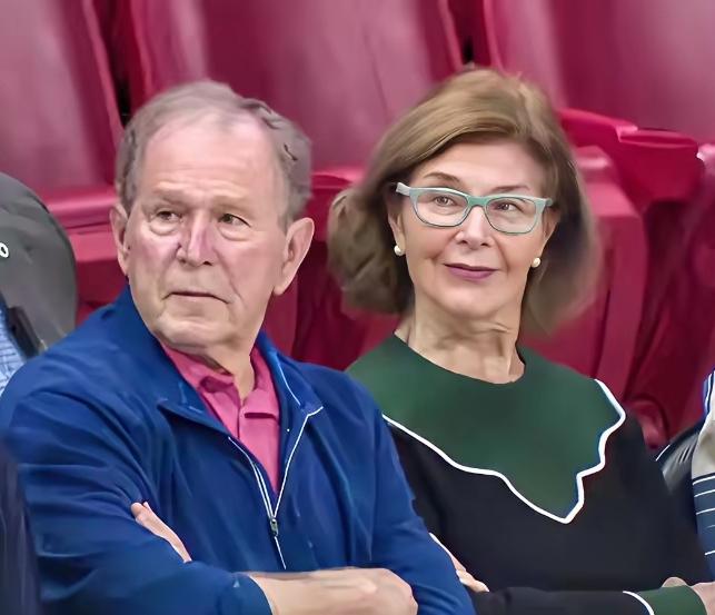 这两位总统退休的日子，挺悠闲，比起克林顿，他们是真的风平浪静！这头的克林顿，处