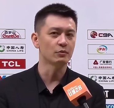 辽宁男篮前任主教练杨鸣谈辽宁男篮未来，他表示：每次解说辽宁的比赛我都掺杂着一种复