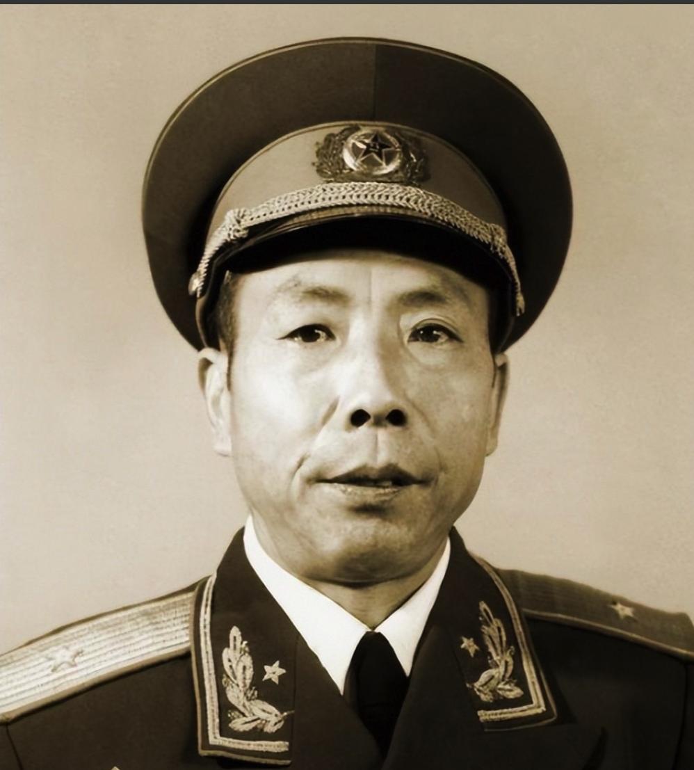1937年，西路军教导员被俘，敌军带他进城后竟不管了。正疑惑时，一个老汉说："那