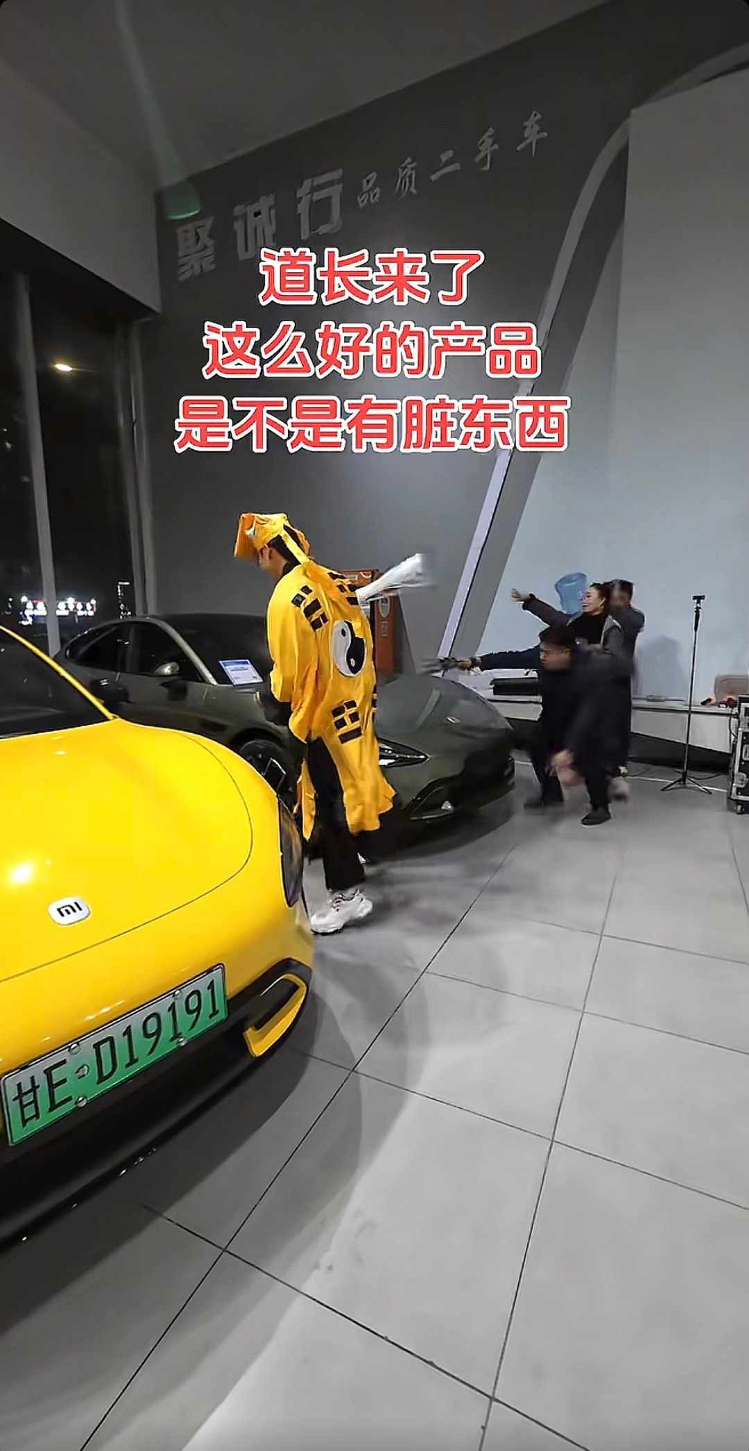 哗众取宠，毫无下限！真的建议大家，看到这种表面上是二手车商，实际上利用各种办法蹭