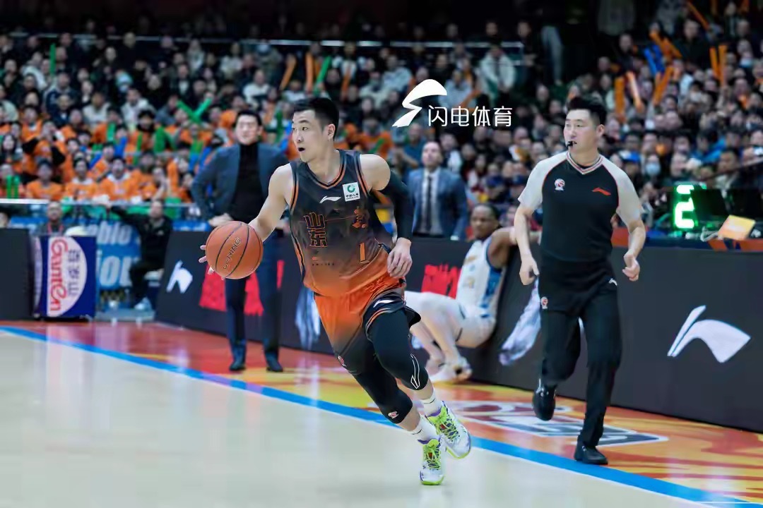 山东男篮多年的传家宝，防守，这几场其实做得都不是很好，这场球整体打得很不好。得分