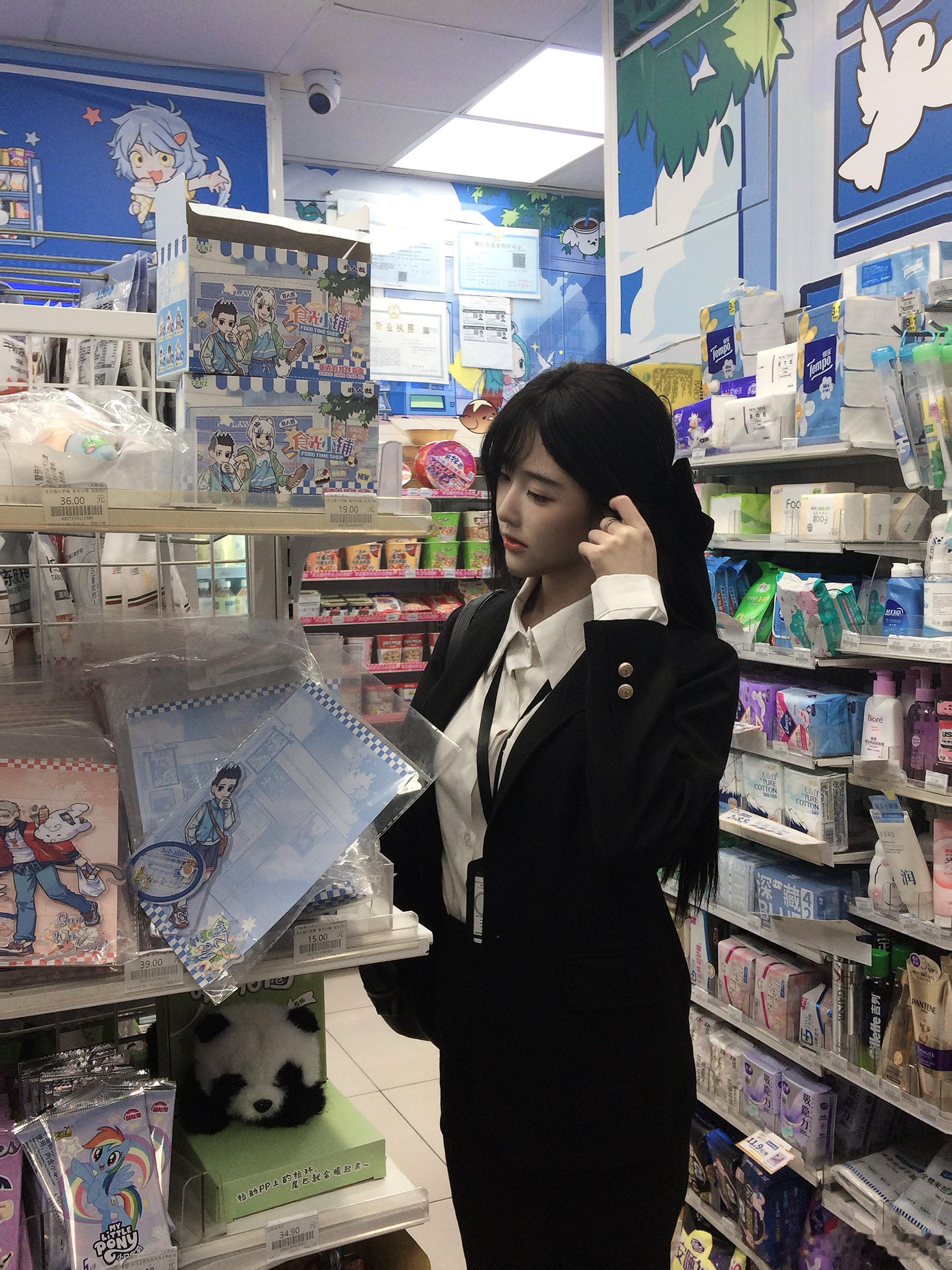 下班后的便利店（纯摆拍本人未毕业未实习未工作）