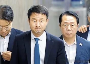 7月24日，韩国共同民主党召开议员总会，正式将全面废除检察官补充侦查权定为党内核