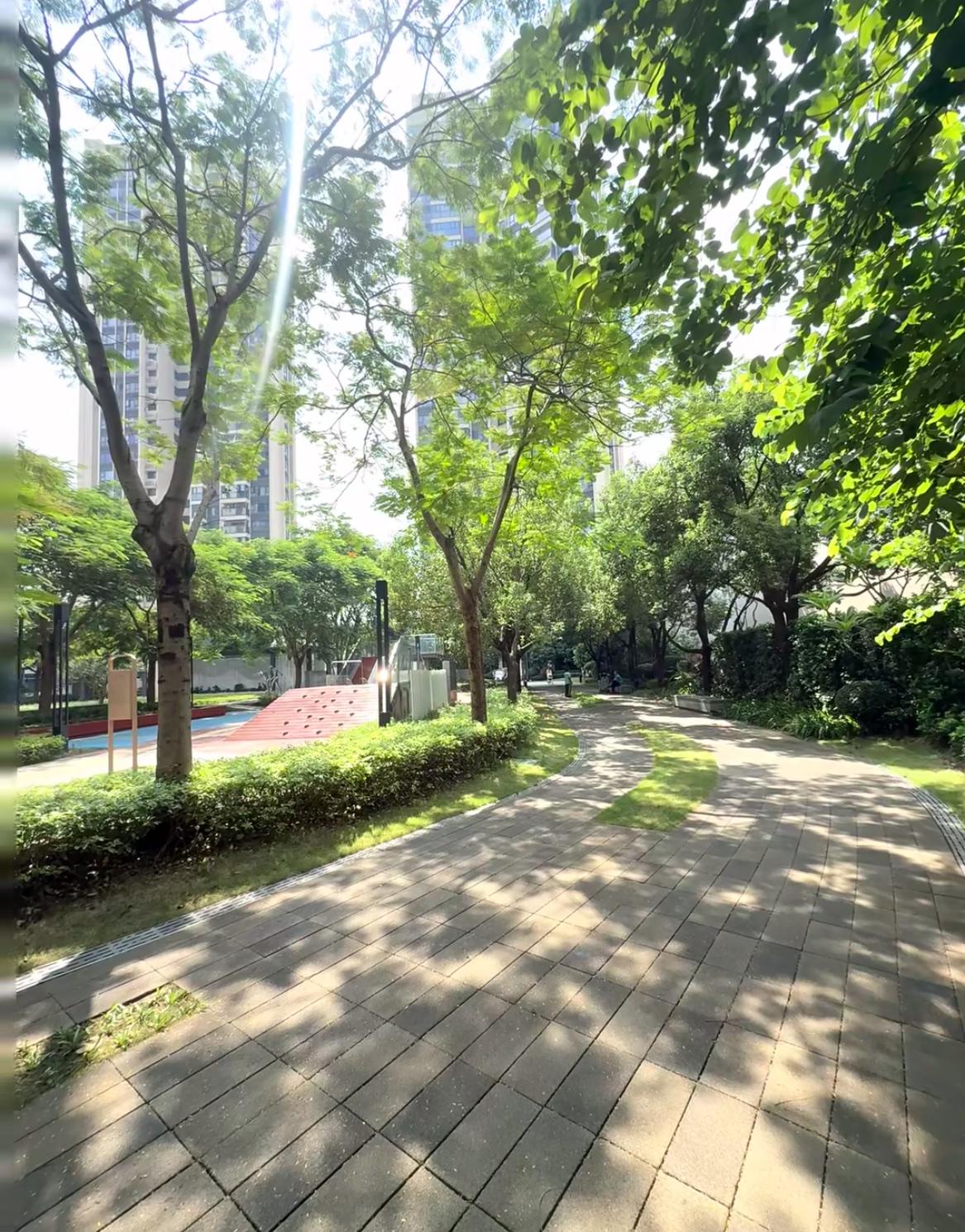 我一个亲戚的女儿在深圳2019年480万买的二手房，重新装修下来也就500万啦，