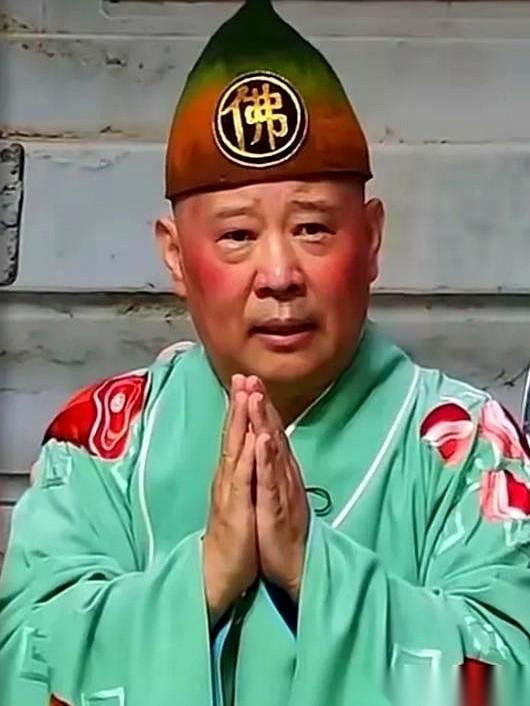 郭德纲那段惹出大麻烦的改编风波，眼下正闹得沸沸扬扬。但扒开这层热闹的表面，这把火