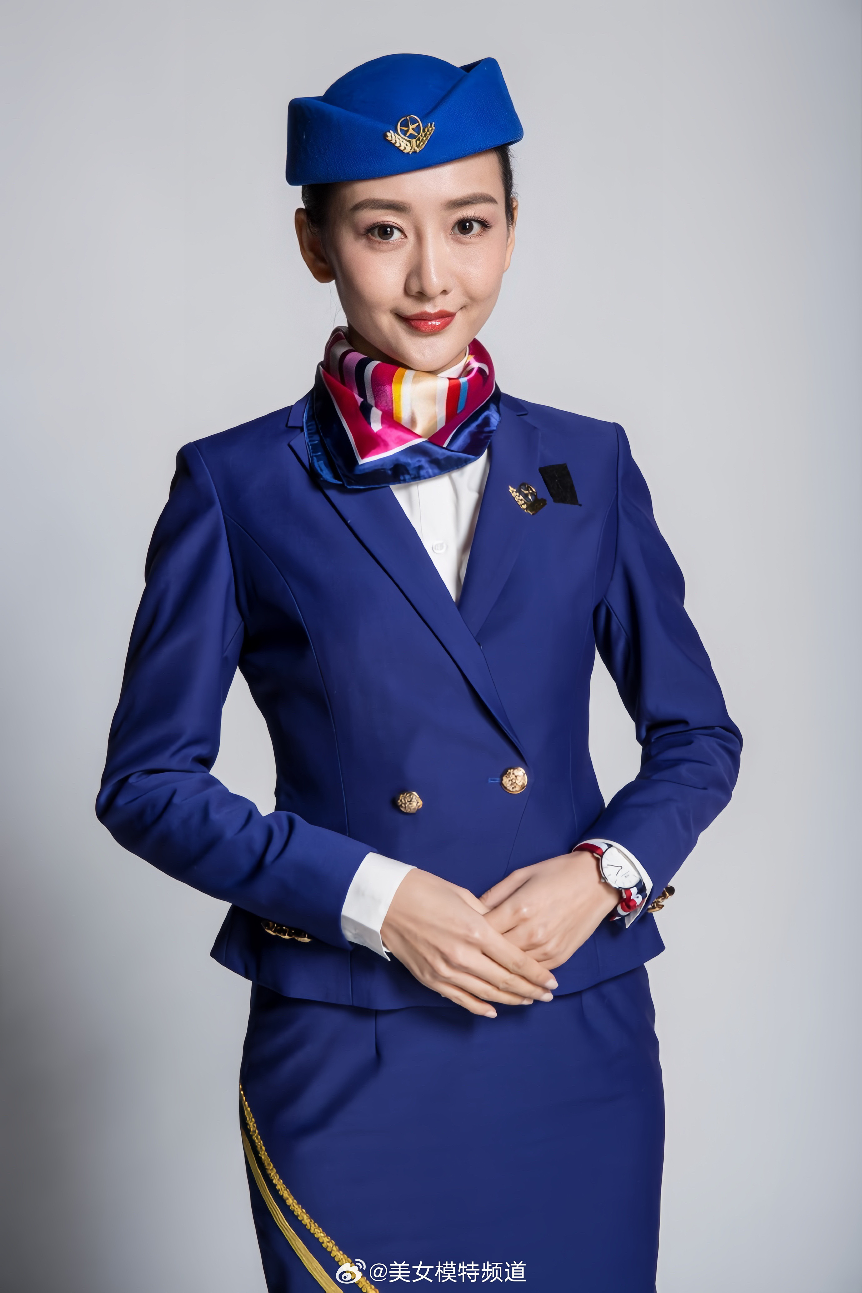 王鸥的一组空姐定妆生图气质真好