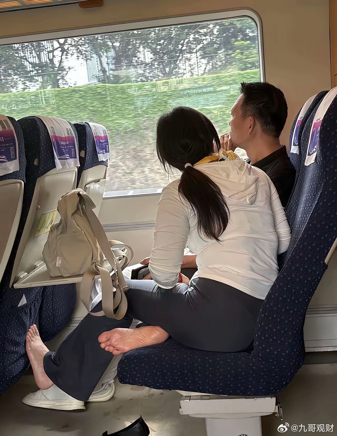 女儿都喜欢和父亲撒娇，不管多大！！！！！