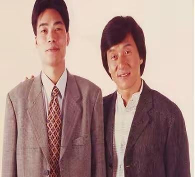 1995年，胡志标在银行贷款500万请成龙来做形象代言人，行长说:“我贷给你的那