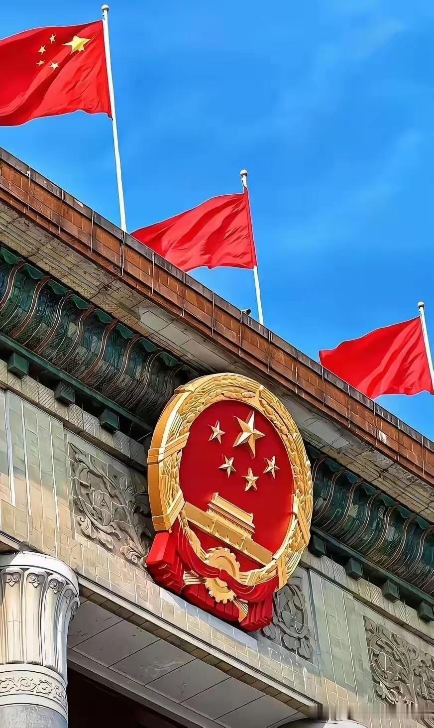 “谁举报，谁举证”——这个连法治课都讲烂的道理，到了现实中却被扔进了垃圾桶。