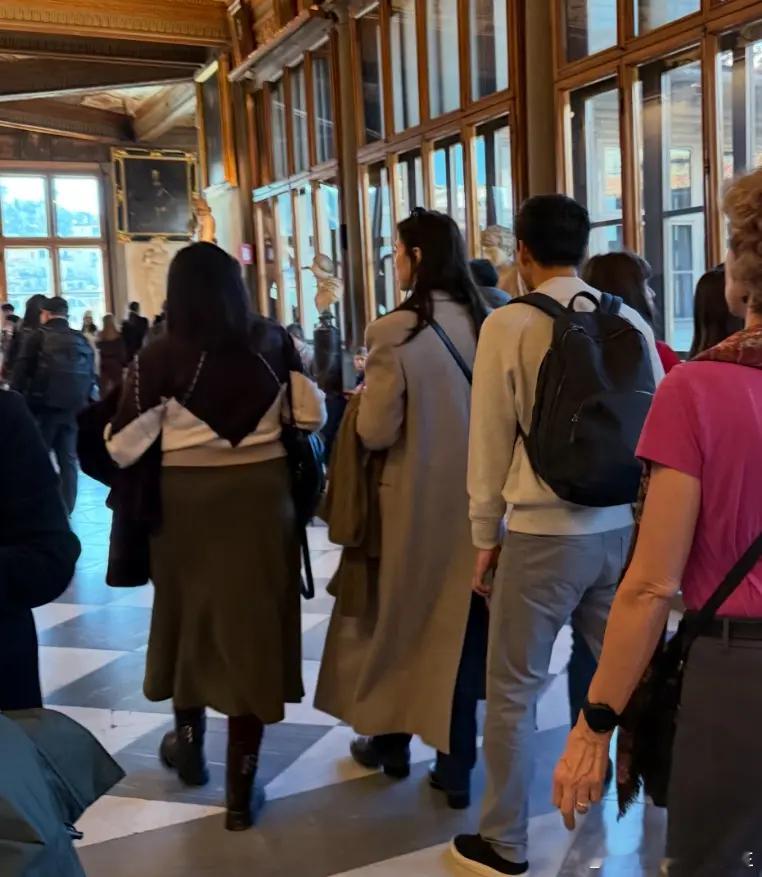 霍启山娜然还在一起霍启山娜然新同框霍启山娜然同游意大利被偶遇，还在一起，新同框