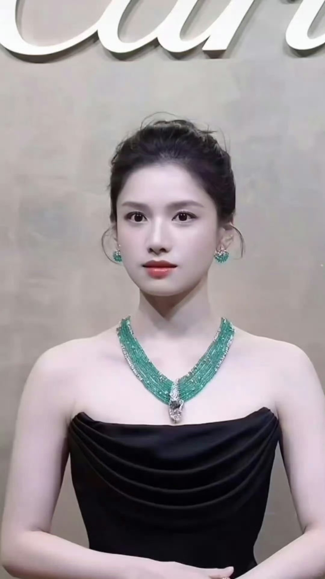 张婧仪祖母绿高珠张婧仪好美的一张脸！​​​