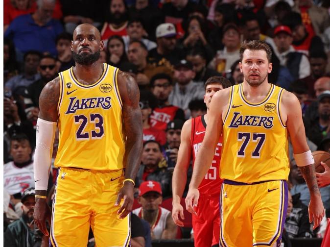 不出意外！NBA休赛期或将拿到大合同的五大超巨！1：文班亚马目前文班还是新秀
